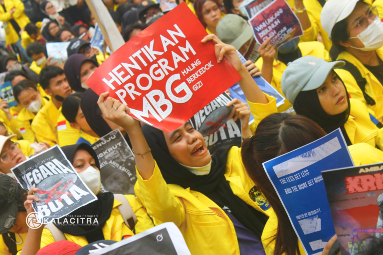 Aksi Demonstrasi #MenujuIndonesiaBangkrut