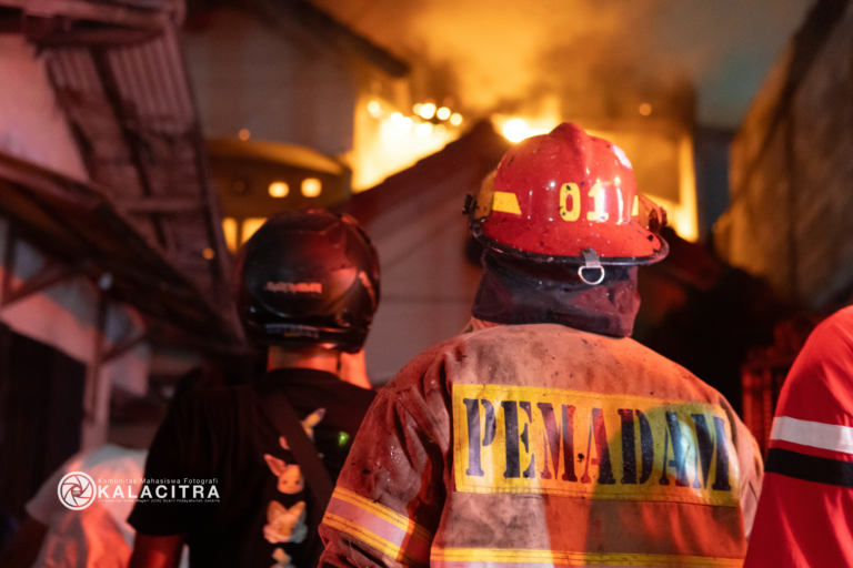 Kebakaran Hanguskan Rumah di Jalan Damai, Depok